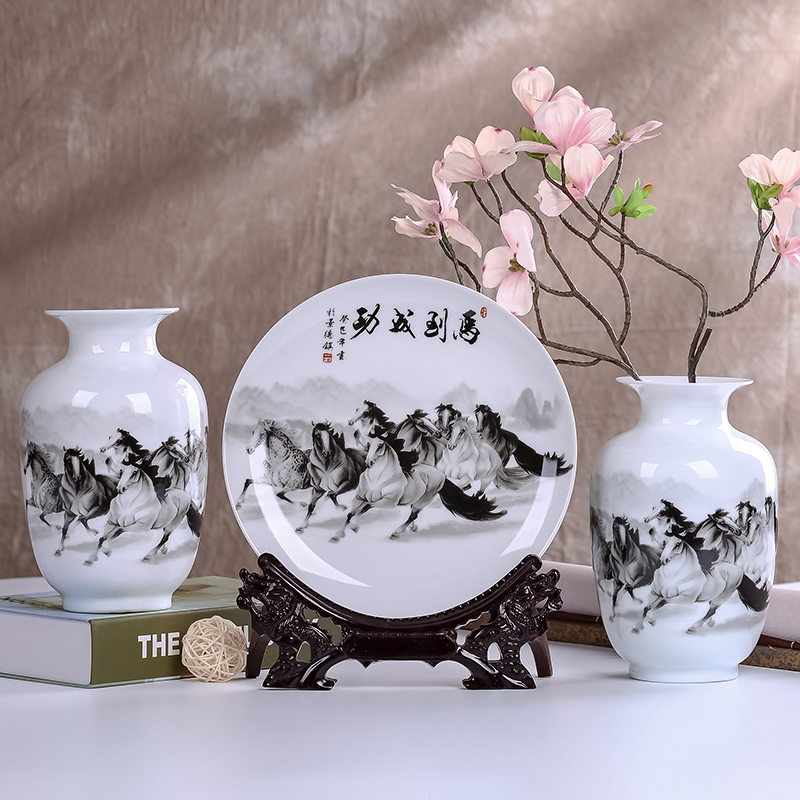 如果条件允许的话，一定要给客厅摆上这样的摆件，高级气派显品味