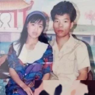 看到爸妈当年的结婚照，便开始怀疑人生了