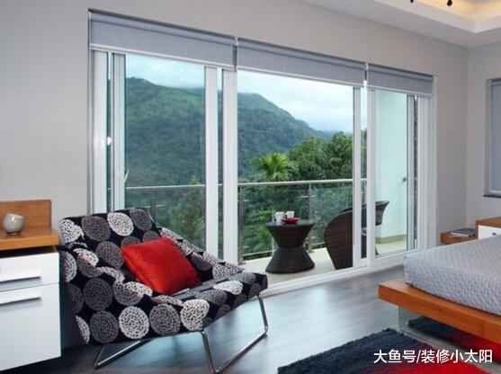 越来越多人不在阳台做隔断了，聪明人流行这样装，太实用了