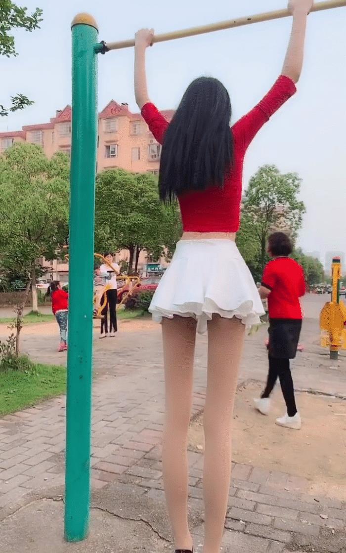 街拍：这位妹子，可别把小孩吓坏了