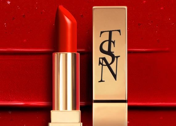 让Dior都羞愧的“贵妇级”口红，上架就被抢空，不卡唇纹显巨白