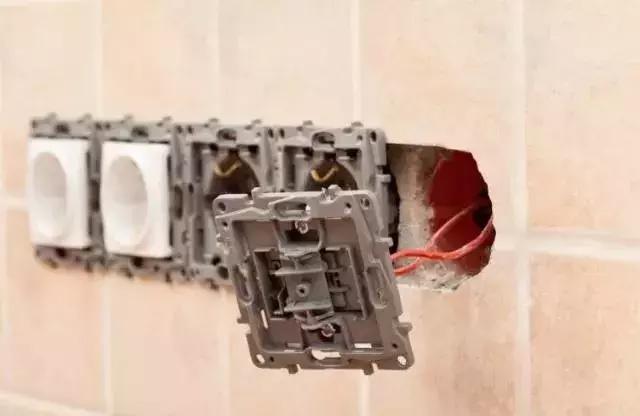 老电工良心话：装修用4平方电线够用吗？太多家庭想错了，真坑