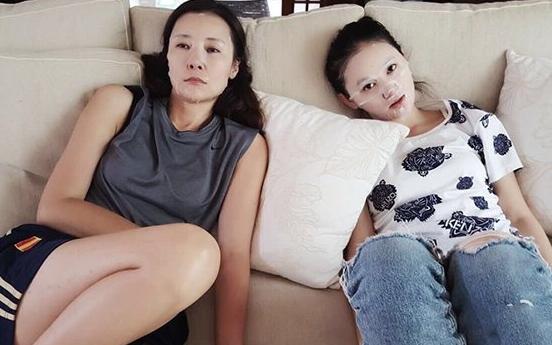 参观柯蓝现实的家，内部装修很豪华，家具都是国外进口的