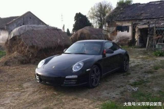 母亲从来不穿短袖，直到哥哥结婚前晚，她哭着说出25年前的秘密