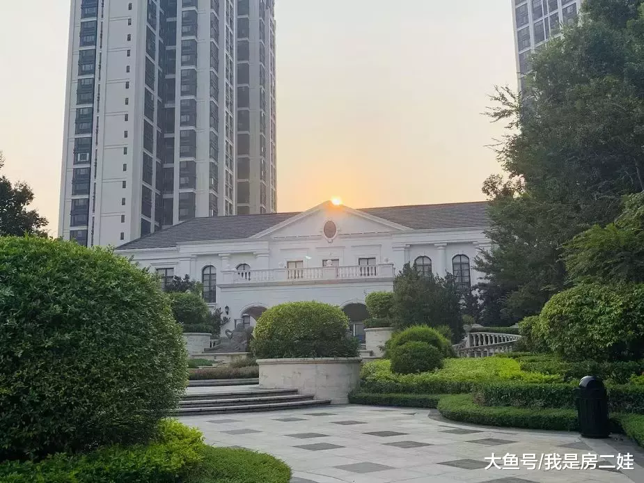 今天，碧桂园云顶、实地常春藤、品秀星图，打了场麻将...