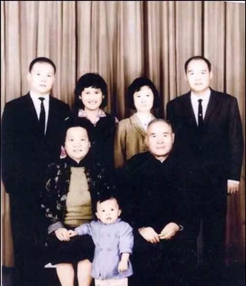 两位红军大人物, 都死不认罪, 一个死在苏联, 一个逃到加拿大