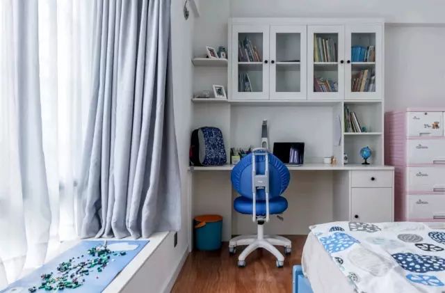 别纠结装次卧还是书房了，合在一起不是很好嘛！