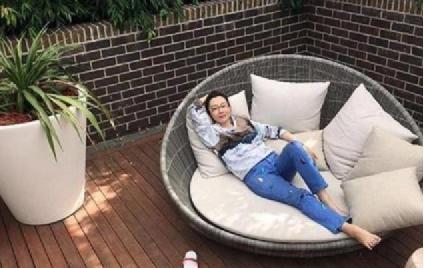 帶你看看陳數的豪宅，家里有個養生茶室，平時喜歡在露臺曬太陽