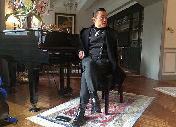 参观周立波在美国的家，一个餐厅也上百平米，等于是私人宫殿了