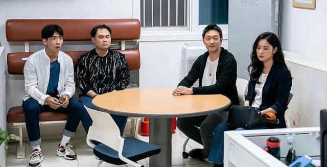 “39岁的她离婚后，找了个小19岁的男人”不要再骗女人离婚了！