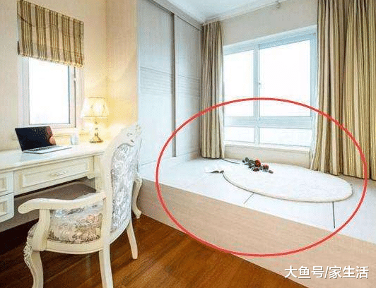 头次见装修把飘窗改成浴缸, 连物业也夸聪明, 实用性强十倍