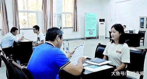 女面试官：试用期老员工欺负你，你会自离吗？80后：有本事试试