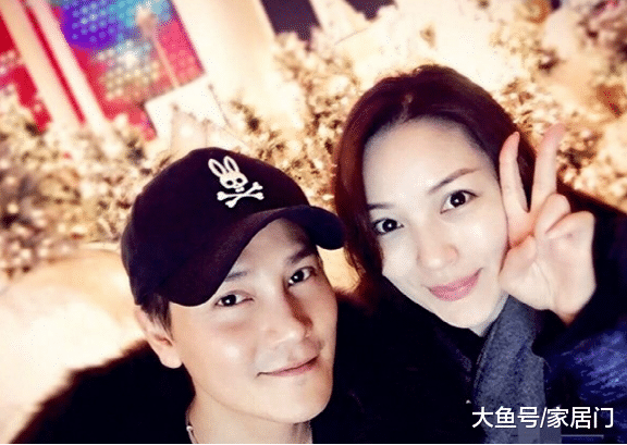 带你参观丁子峻住的豪宅，全屋都铺了木地板，在家喜欢亲自下厨