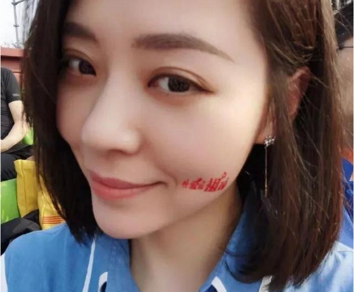 韩雪观礼大阅兵高调“炫富”，热巴穿“烂大街”短袖首次现身，明星都有谁？