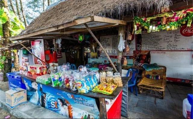 由108位高僧开光，耗资12亿的佛像，如今无人问津，游客：拜不起