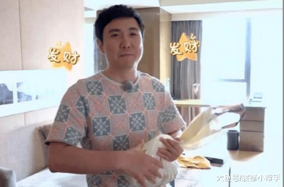 搞笑巨星沈腾的居家生活，在家化身居家好男人，搞笑天赋满分