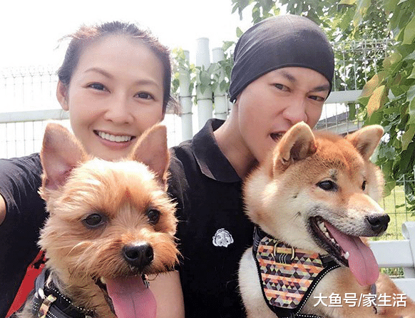 带你走进何润东住的房子，单纯走廊就十几米长，里面像个迷宫