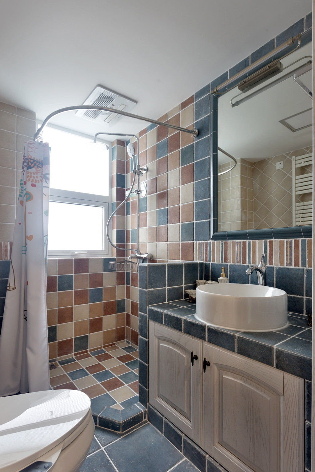 端庄优雅的美式风大复式楼，楼梯转角处的飘窗好雅趣！