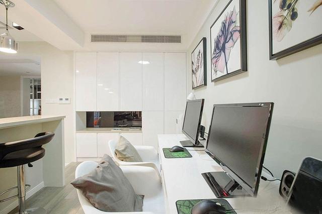 82平两居，喜欢书房的飘窗，坐上去感觉好美！