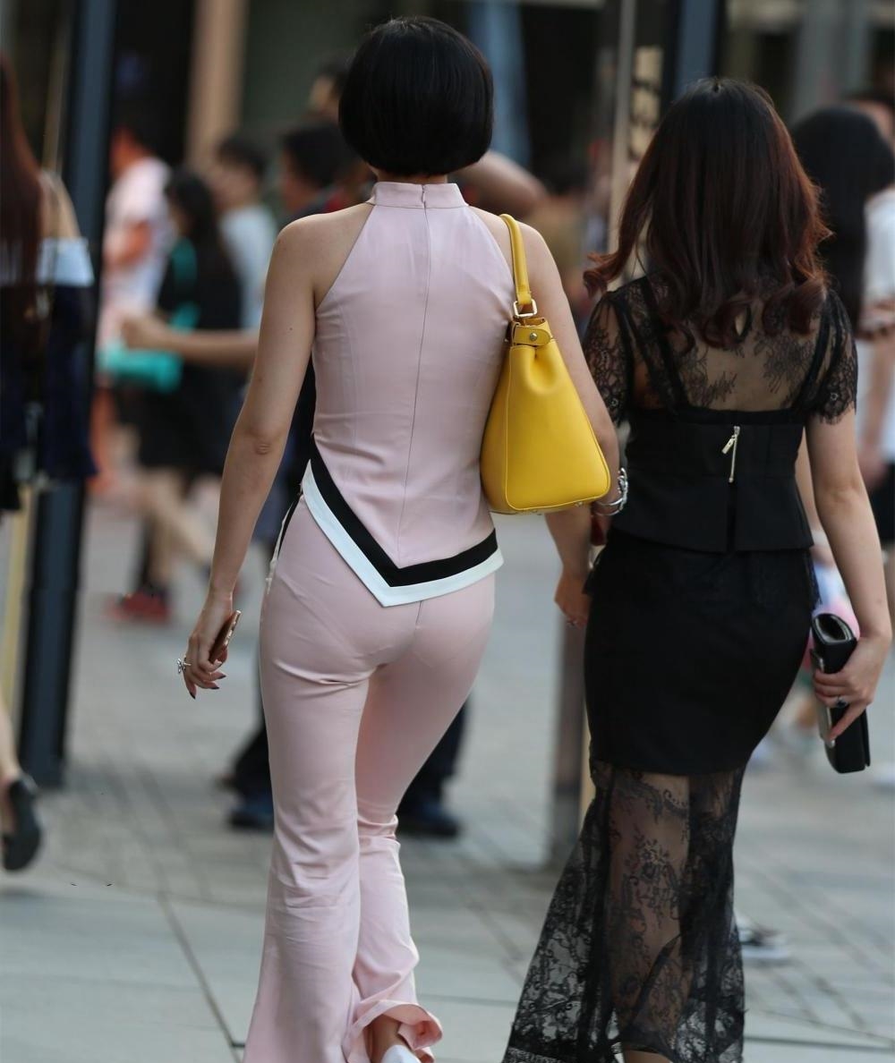 摄影：这衣服的质感，应该不便宜，果然是大户人家