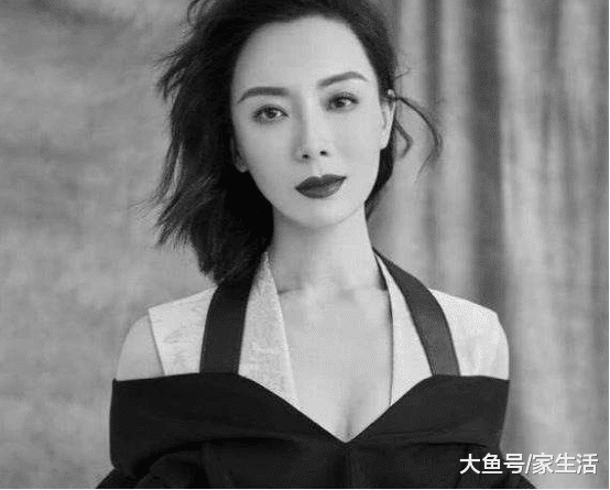 带你参观陈数住的豪宅，客厅用名贵钢琴做摆设品，真的太有钱了