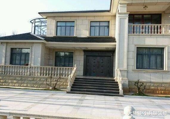 村里土豪2500平庄园别墅，花费650万成地标建筑，一个石头就50万