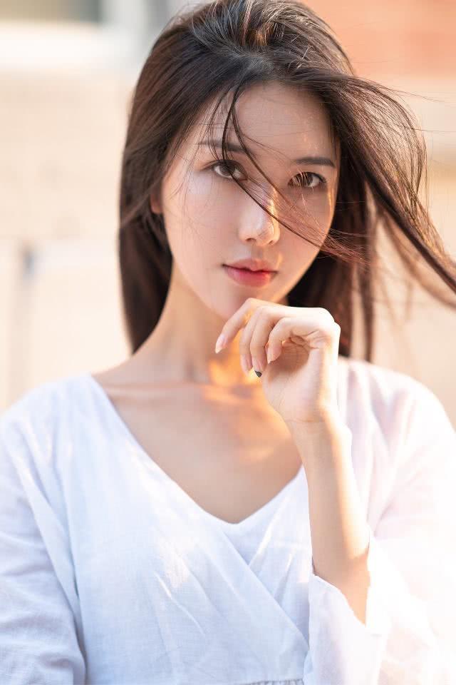 成功的人总是在保持着一种好心情，幸福的人总是在一直享受好心情