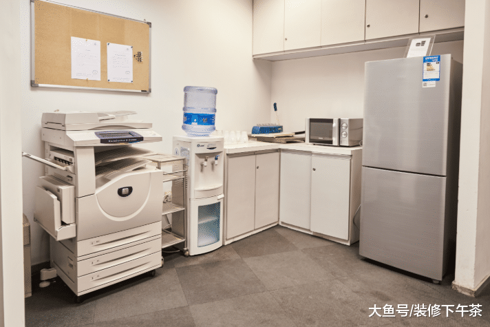 谁说装修不能找熟人？自家电视墙共花费1500，看起来高端大气