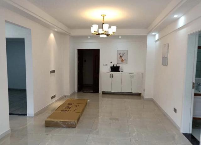 亲戚装修的新房硬装完工，装修花了16W，晾着通风中