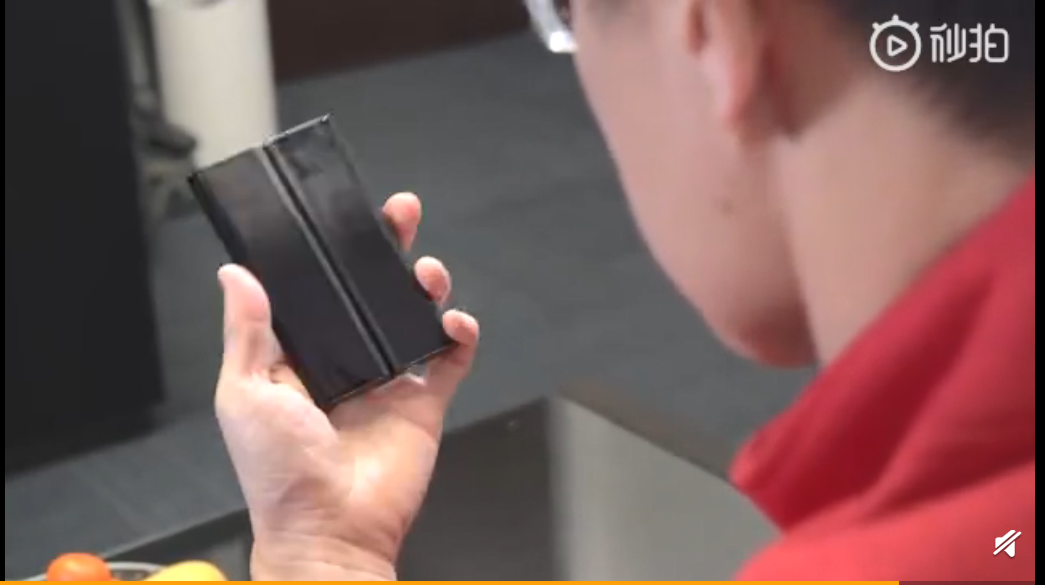 小米首款折叠屏手机宣布：双折设计，林斌亲自上手！