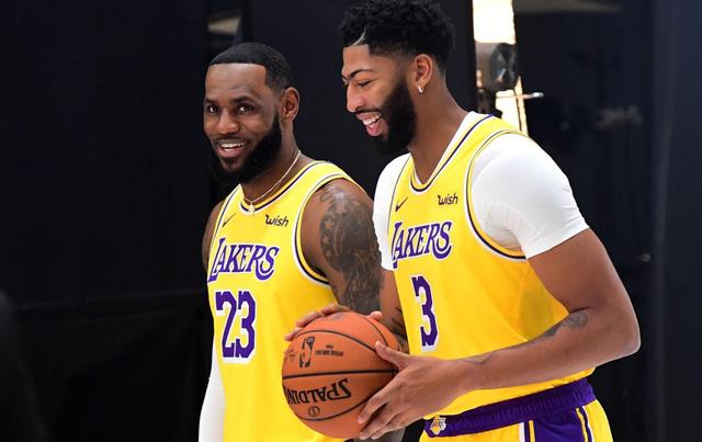 如果詹姆斯加盟CBA，单场得分能超100吗？对比数据告诉你有可能