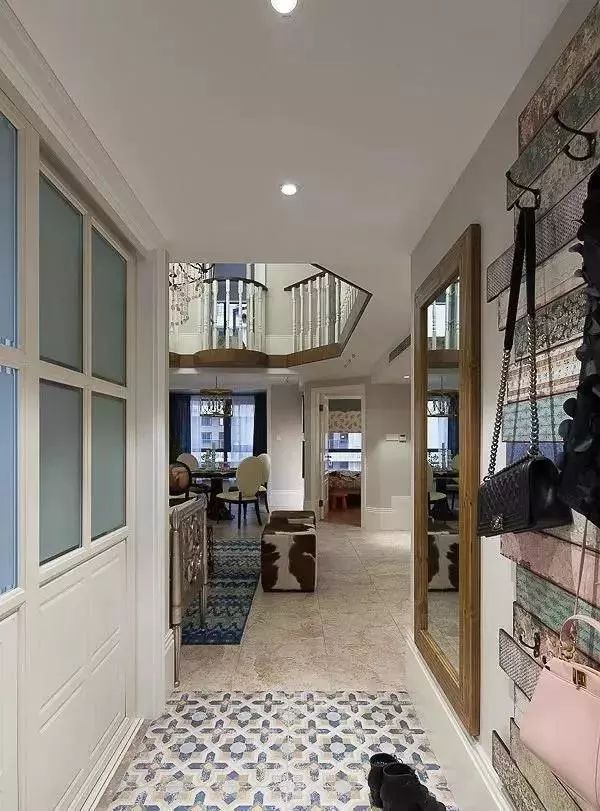 仅有57平米的复式混搭风，看起来像大别墅