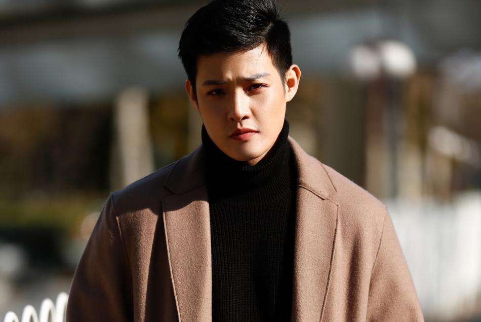 老戏骨寇世勋娶了两个老婆，一个楼上一个楼下，后悔称太累！