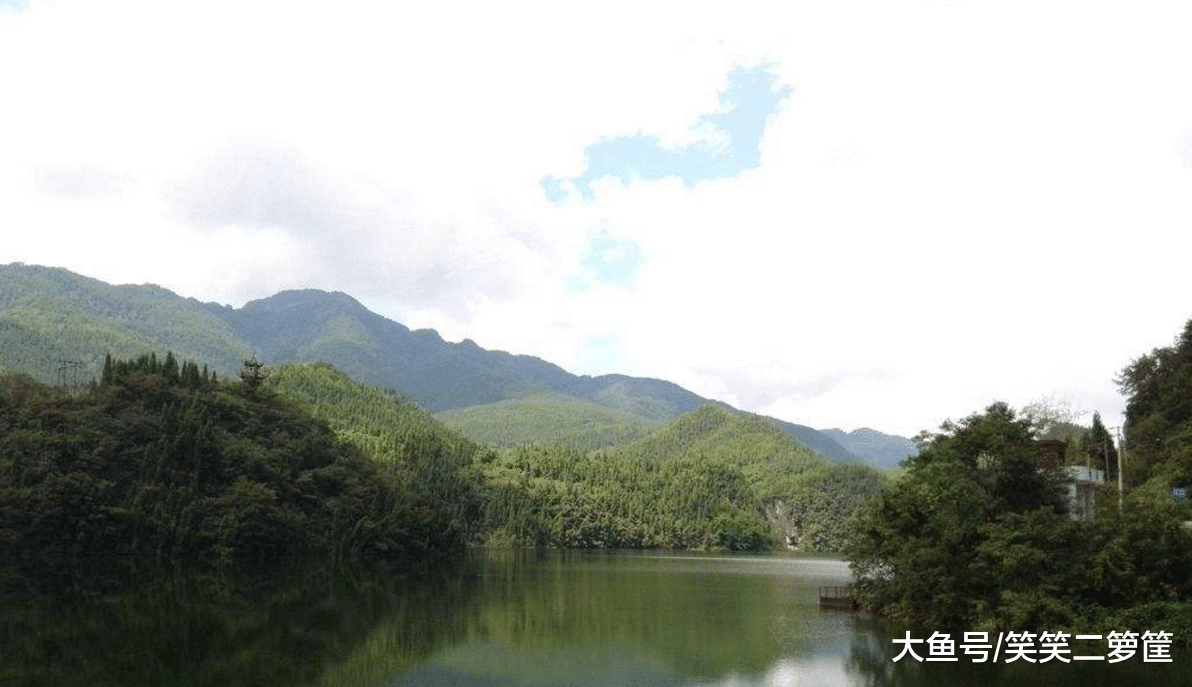 越往內走空氣越覺新鮮，耳聽流水的聲音，讓人感到心曠神怡