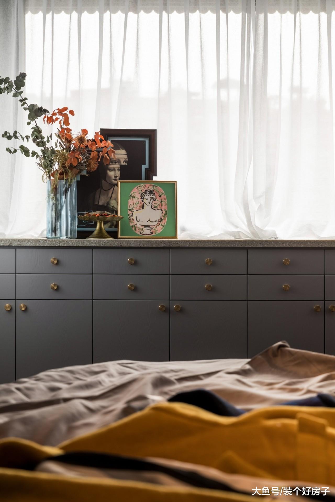 配色高级，坐拥3个超大衣帽间，她180㎡的家看起来就很贵！