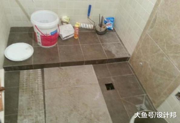 卫生间装修先贴墙砖还是地砖？