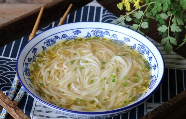 夏天就馋这碗国民面条，加它清爽不油腻，简单美味又快手