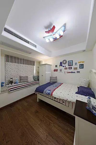 飘窗窗台太冰冷？加层坐垫，坐着舒服，看着温馨！