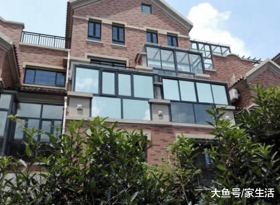 為什么有錢人家里幾乎不掛窗簾？如今用它來代替，聰明多了