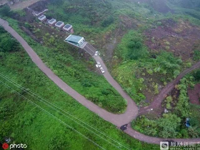 重庆又现最荒凉地铁站，周边是荒地和乡村公路，不是曹家湾！