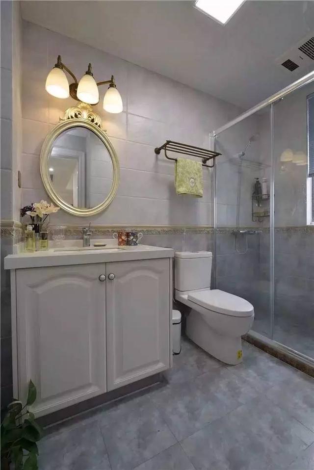 头一次见卫生间瓷砖这么贴，太漂亮了，朋友都抢着来他家上厕所