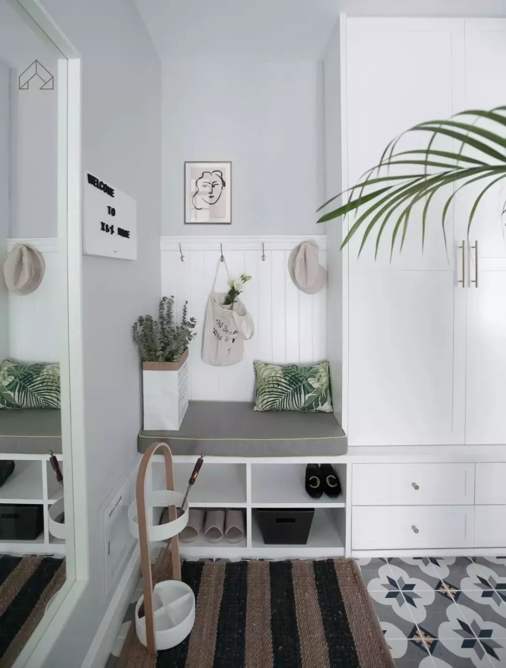 为小户型做一个实用又美观的玄关, 你可以这样去设计