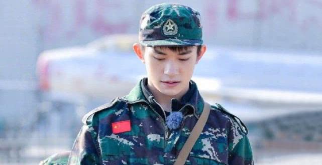 中戏教官真机智！将与“易烊千玺对视”作为奖励？网友：太过分了