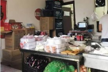 一男子嫌饭店菜难吃，竟然挥刀向厨师？厨师抢救无效！