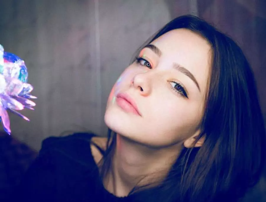 惊现“俄罗斯张柏芝”！妹子清纯与性感随意切换，然而她才19岁！