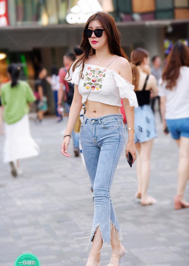 小姐姐这么好的身材，估计去健身房，免费私教都得一大堆了