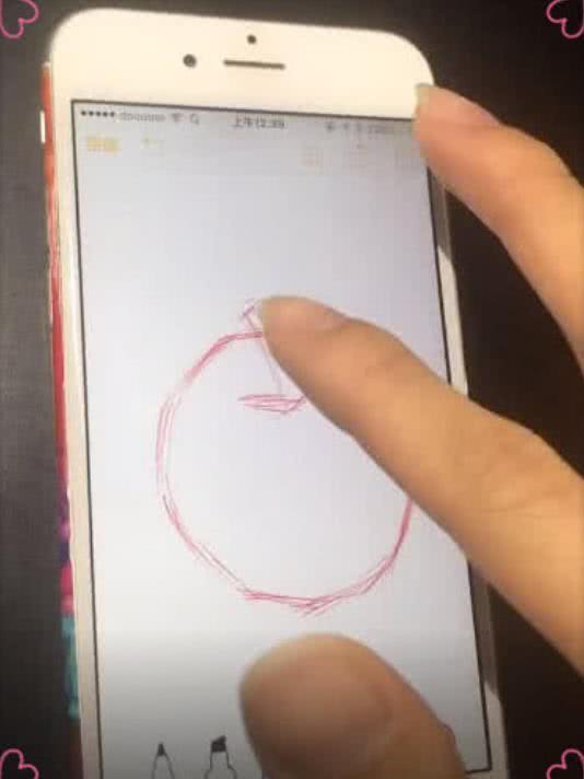 美术生又“开挂”，手机备忘录画苹果，以为要胡来，最后跪服！