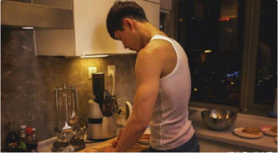 ?带你参观董璇住的豪宅，衣帽间也太多衣服了吧，每一件都很昂贵