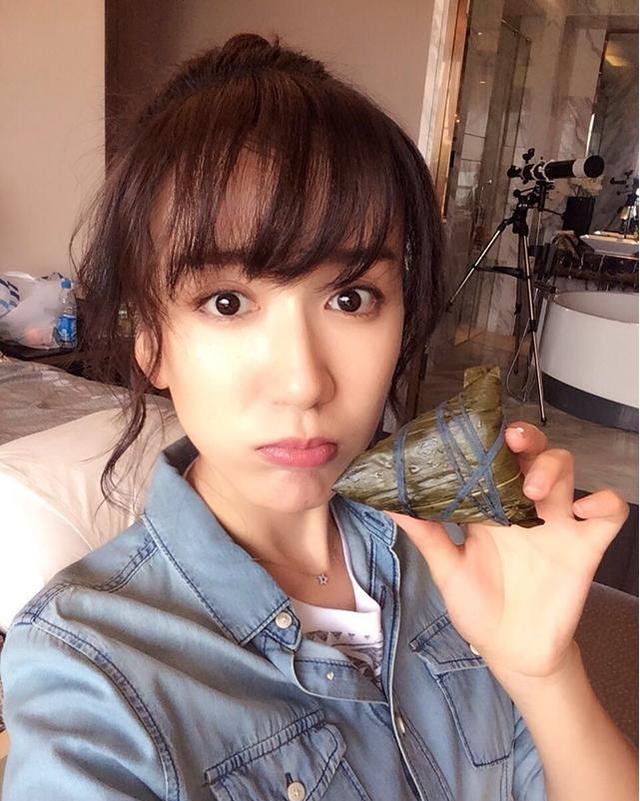 晒娄艺潇现实的豪宅，戏里她是逗比形象，生活中也是个成熟的女生