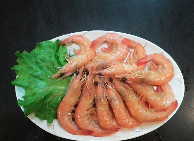 清蒸鲜虾，特别好吃，老人小孩都爱吃